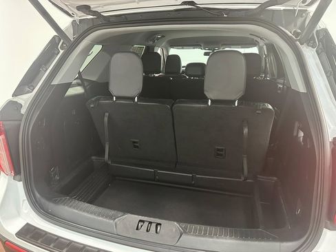 Used 2022 Ford Explorer XLT image 17