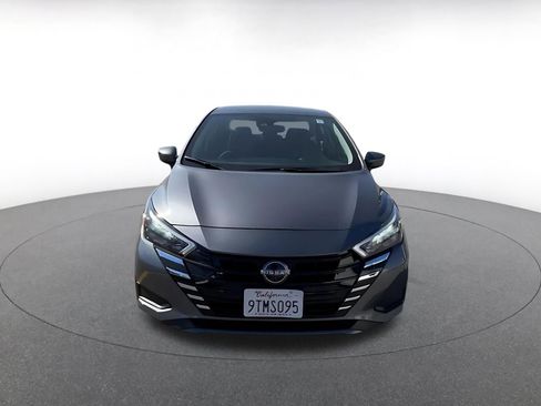 Used 2025 Nissan Versa SV image 4