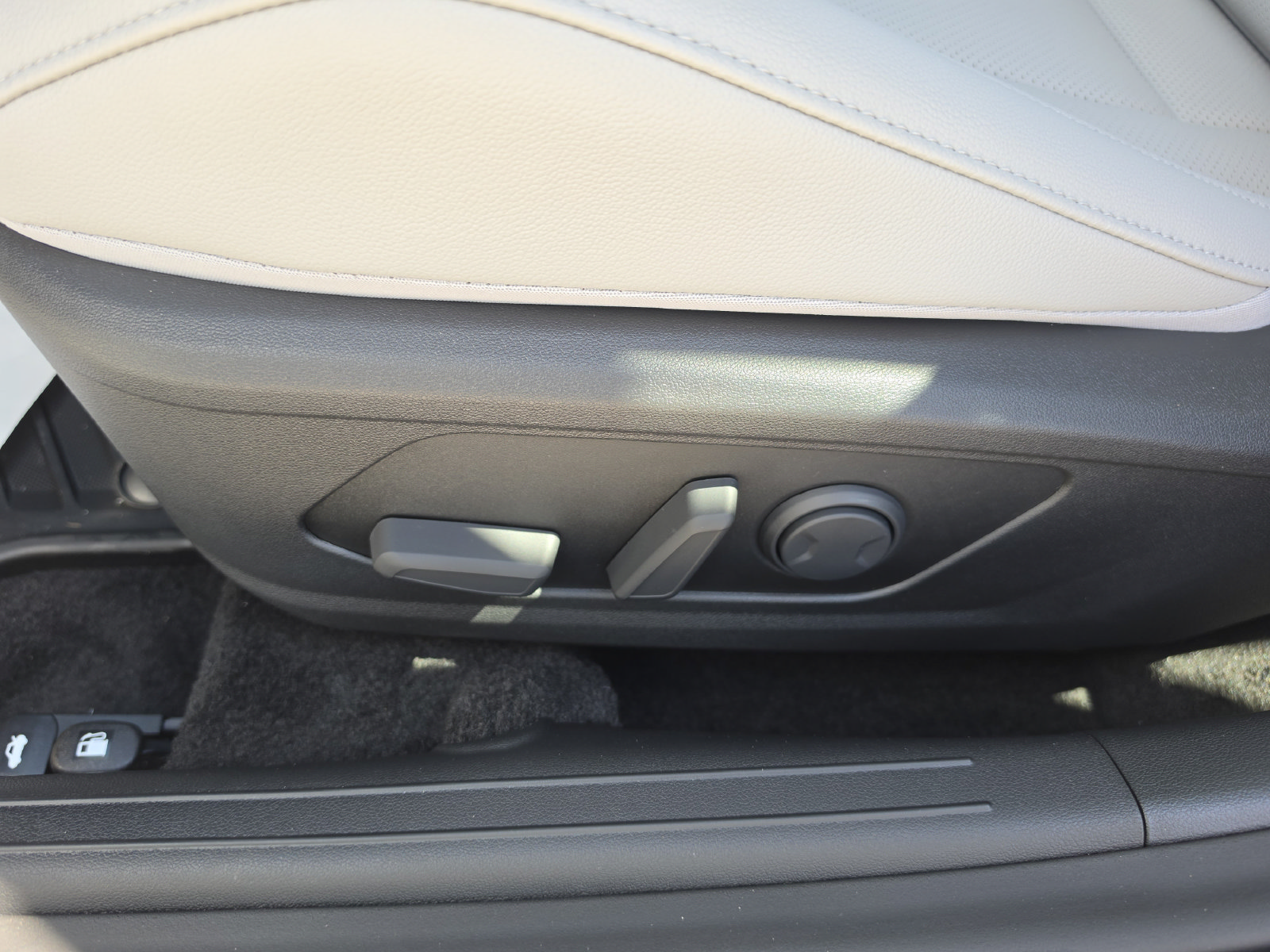 New 2026 Hyundai Elantra Limited FWD image 22