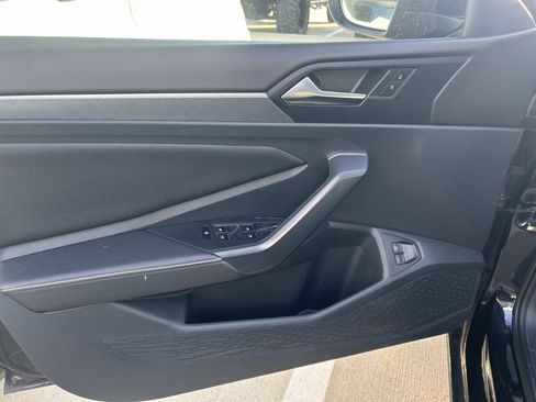 Used 2024 Volkswagen Jetta SE image 10