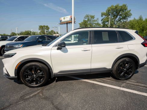 Used 2023 Honda CR-V Sport Touring image 3
