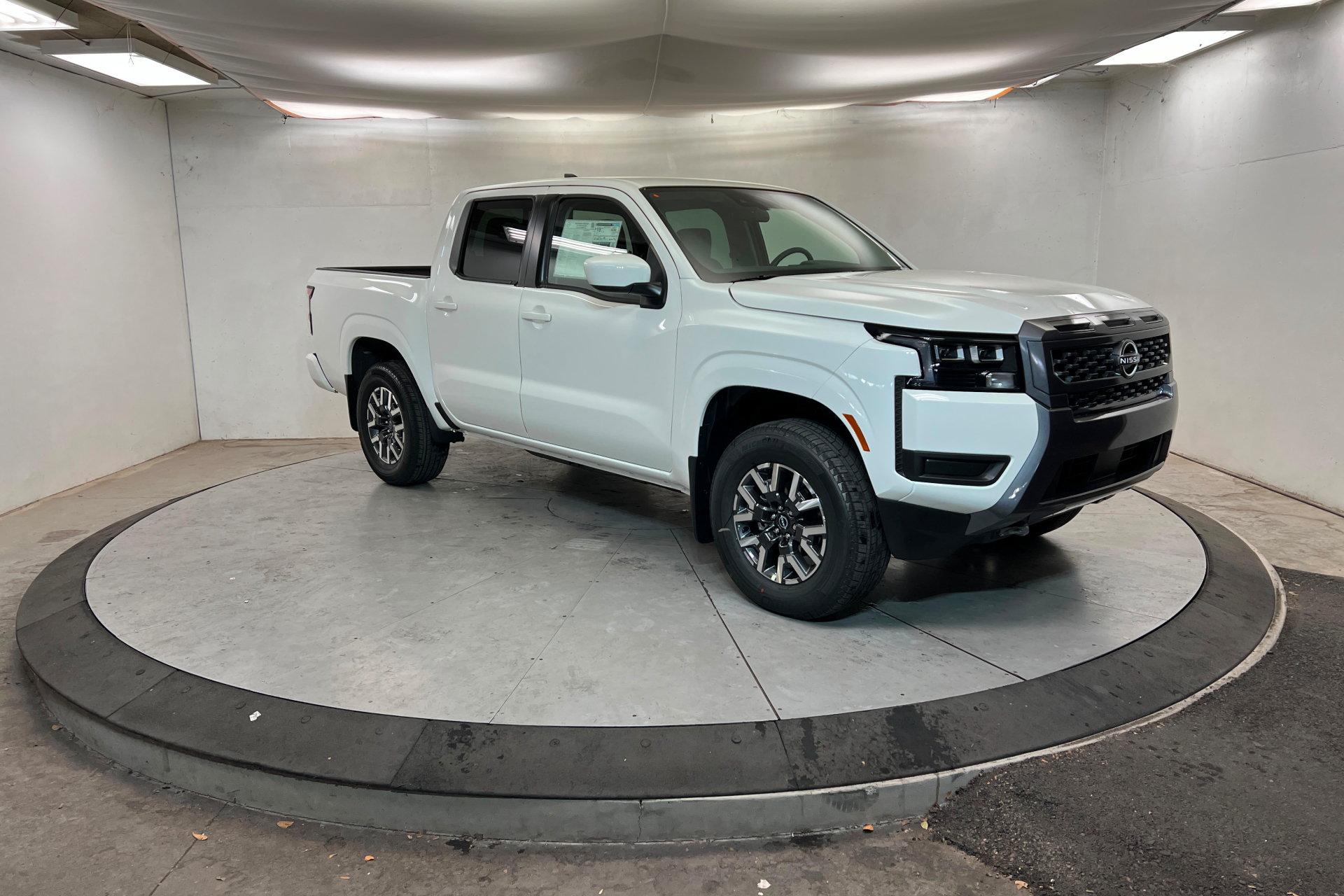New 2026 Nissan Frontier SV w/ Tow Package AWD/4WD image 7