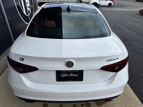 Used 2022 Alfa Romeo Giulia Ti AWD/4WD image 11