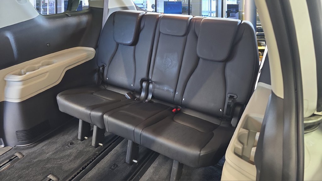 Certified 2023 Kia Carnival EX FWD image 18