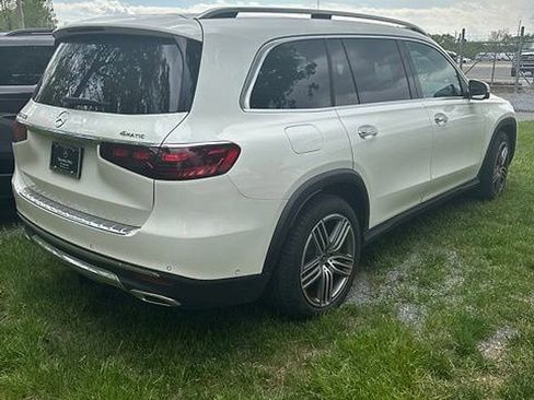Used 2025 Mercedes-Benz GLS 450 4MATIC image 3