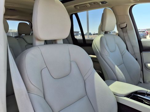Used 2020 Volvo XC90 T6 Momentum AWD/4WD image 12