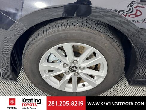 Used 2025 Toyota Camry LE image 30