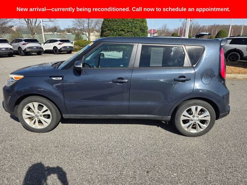 Used 2016 Kia Soul ! w/ Premium Package image 2