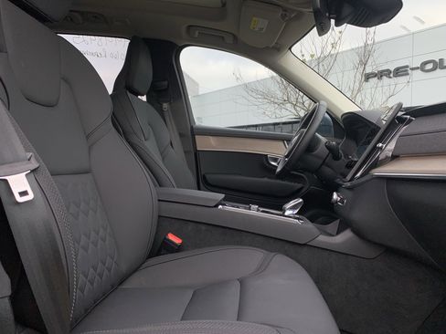 Used 2025 Volvo XC90 B6 Plus image 35