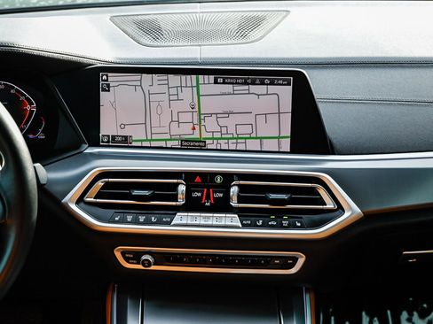 Used 2023 BMW X5 xDrive40i w/ Parking Assistance Package image 11