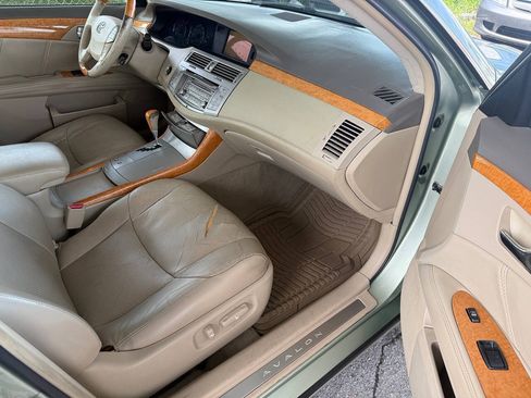 Used 2005 Toyota Avalon Limited FWD image 10