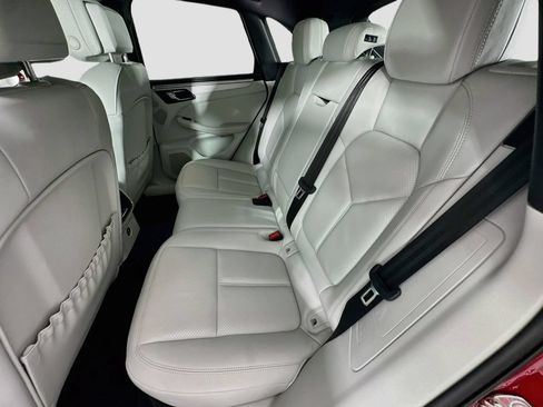 Certified 2023 Porsche Macan AWD/4WD image 24