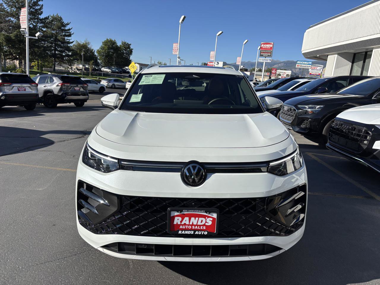 Used 2025 Volkswagen Tiguan SEL R-Line AWD/4WD image 11