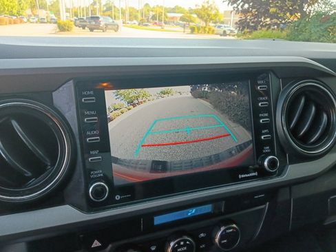Used 2022 Toyota Tacoma TRD Off-Road w/ Technology Package AWD/4WD image 23