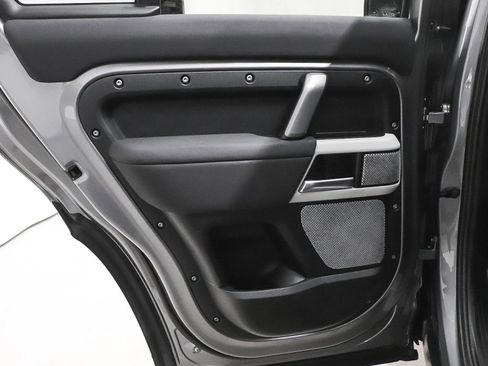 Used 2023 Land Rover Defender 130 X-Dynamic SE image 12