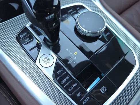 Certified 2023 BMW X6 M50i w/ Dynamic Handling Package image 28