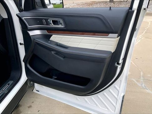 Used 2016 Ford Explorer Platinum AWD/4WD image 23