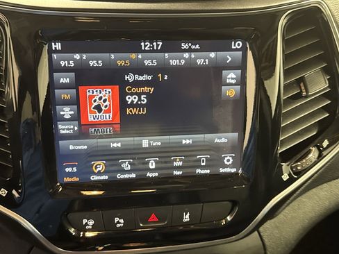 Used 2020 Jeep Cherokee Limited w/ Technology Group image 20