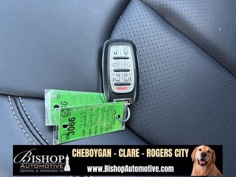 Used 2023 Chrysler Pacifica Touring-L image 13