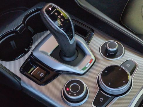 Used 2023 Alfa Romeo Giulia Veloce image 20