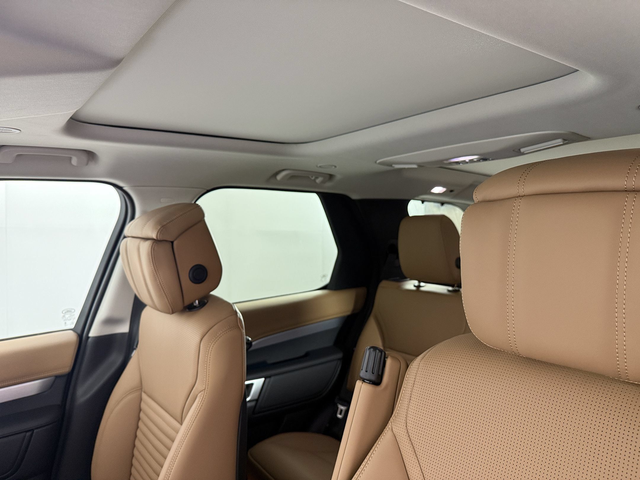 New 2026 Land Rover Discovery Limited Edition AWD/4WD image 24