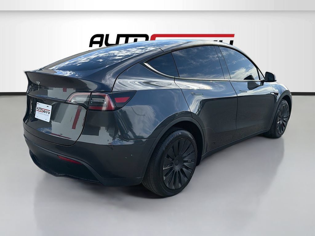 Used 2024 Tesla Model Y Long Range AWD/4WD image 7