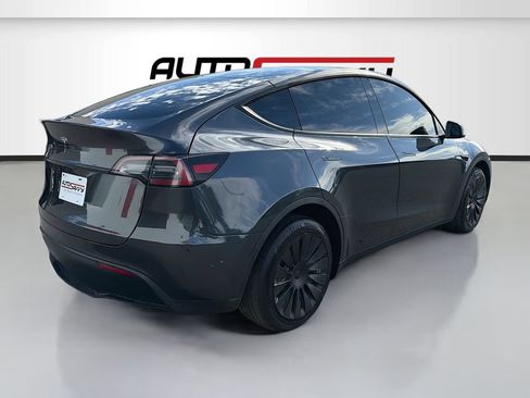 Used 2024 Tesla Model Y Long Range AWD/4WD image 7