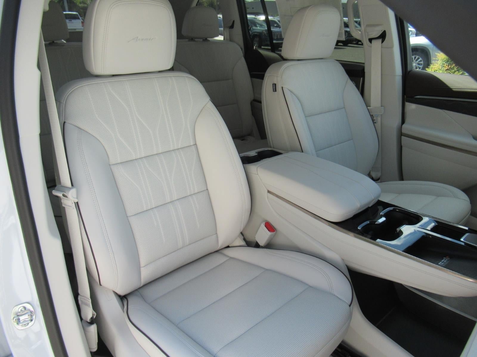 New 2026 Buick Enclave Avenir w/ Super Cruise Package FWD image 10