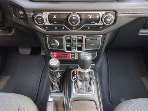 Used 2025 Jeep Wrangler Unlimited Rubicon 4xe image 19