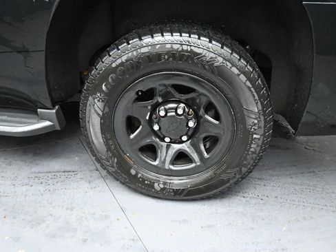 Used 2018 Chevrolet Tahoe 2WD w/ Remote Keyless Entry Package image 13