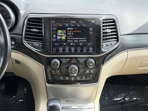 Used 2022 Jeep Grand Cherokee Limited RWD image 15