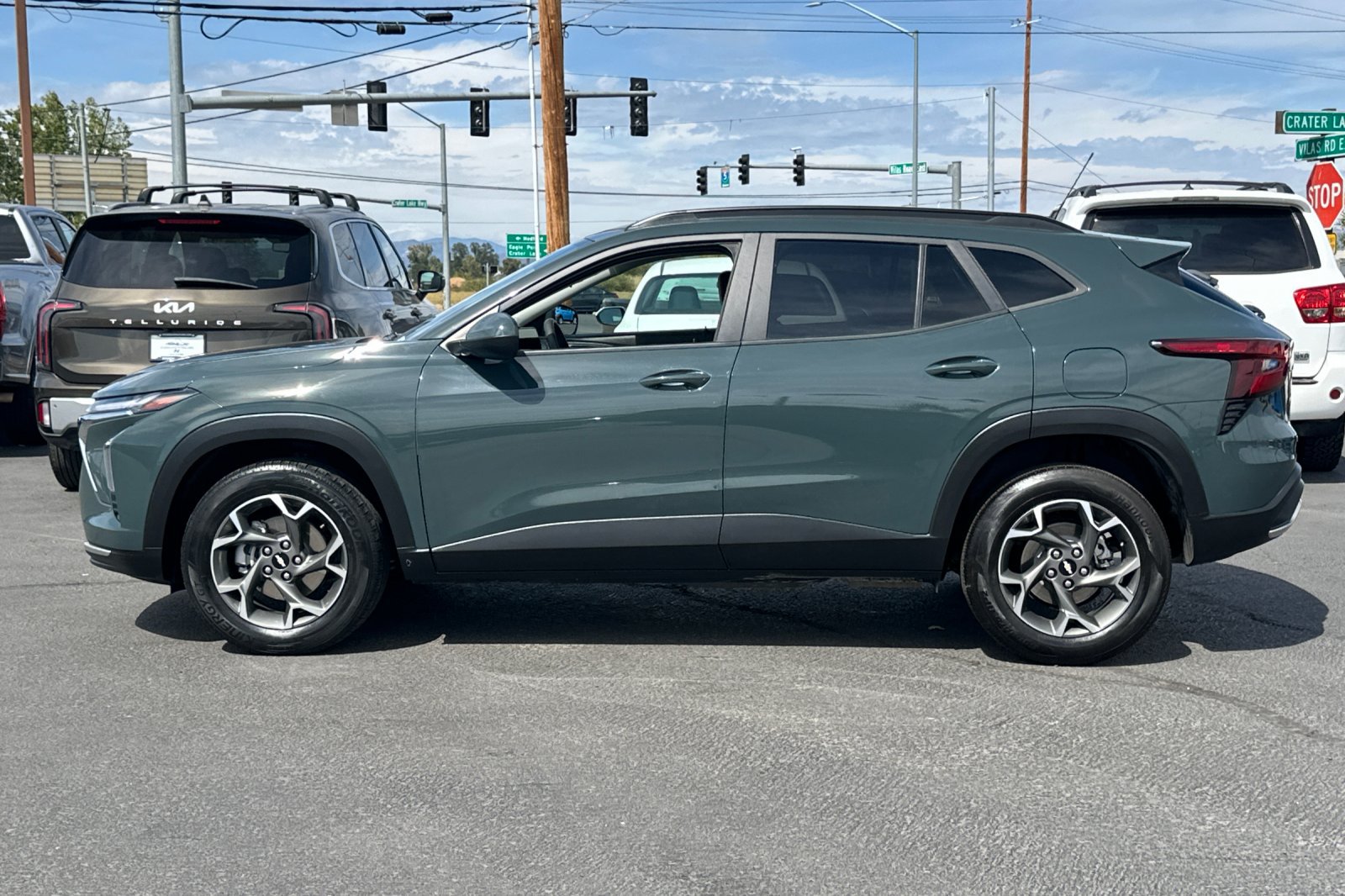 Used 2025 Chevrolet Trax LT FWD image 7