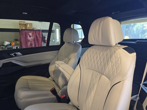 Used 2024 BMW X7 xDrive40i w/ Executive Package AWD/4WD image 19