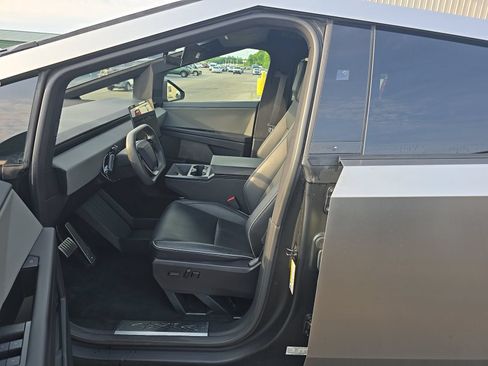 Used 2025 Tesla Cybertruck AWD Crew Cab image 3