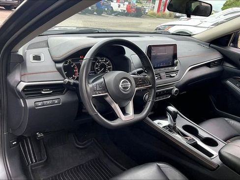 Used 2022 Nissan Altima 2.5 SR FWD image 14