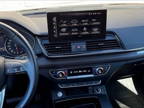 Used 2021 Audi Q5 Premium w/ Convenience Package image 5