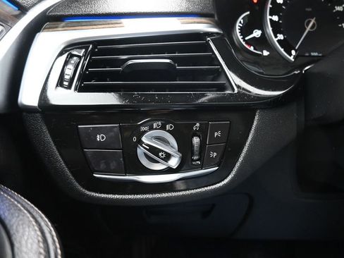 Used 2018 BMW 530i xDrive AWD/4WD image 28