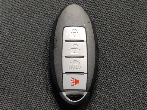 Used 2020 Nissan Versa SV FWD image 32