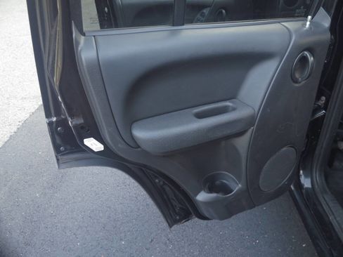 Used 2004 Jeep Liberty Sport w/ PWR Convenience Group image 18