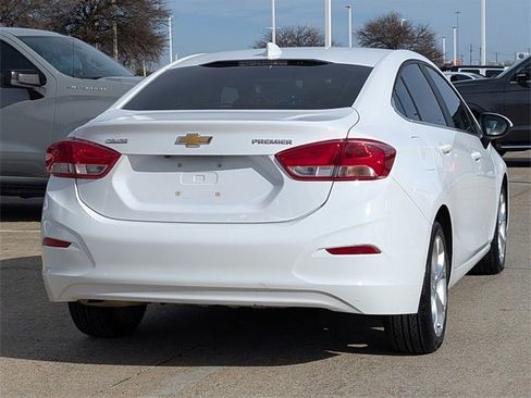 Used 2019 Chevrolet Cruze Premier image 4