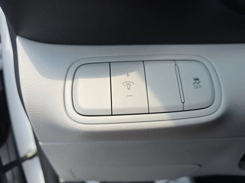 Used 2025 Hyundai Venue SEL FWD image 26