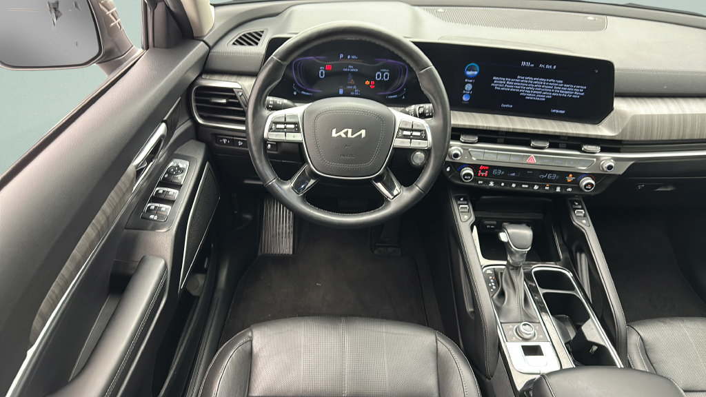 Used 2024 Kia Telluride EX w/ EX Captain's Chair Package AWD/4WD image 12