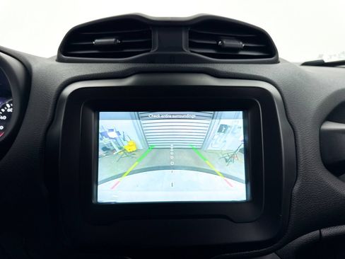 Used 2021 Jeep Renegade Latitude w/ Convenience Group AWD/4WD image 9
