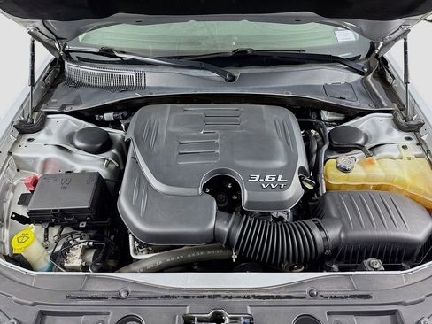 Used 2019 Chrysler 300 Touring w/ Sport Appearance Package image 29