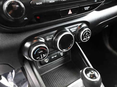 Certified 2023 Hyundai Venue SEL FWD image 15