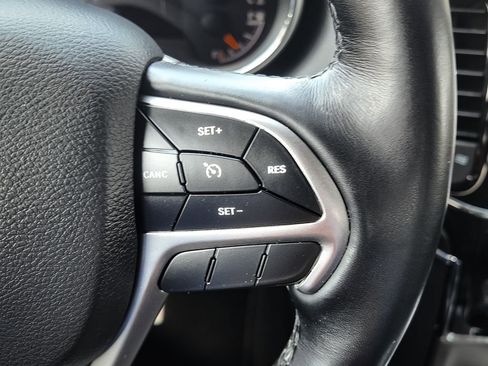 Used 2019 Jeep Grand Cherokee Limited image 11