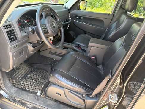 Used 2012 Jeep Liberty Sport AWD/4WD image 4
