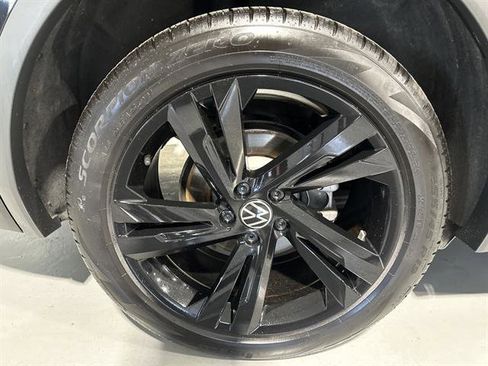 Certified 2024 Volkswagen Tiguan SE R-Line image 15