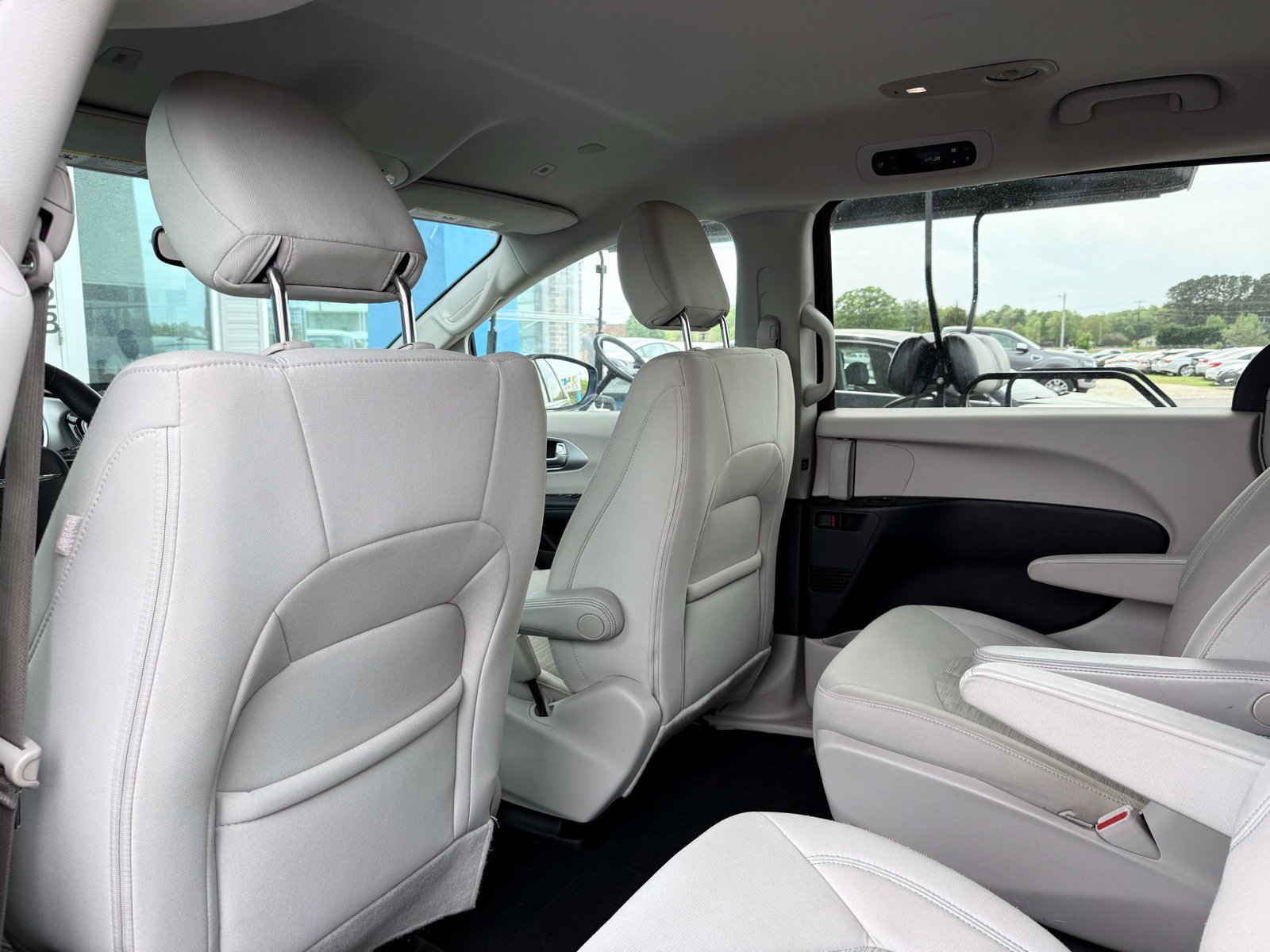 Used 2018 Chrysler Pacifica Touring Plus FWD image 22