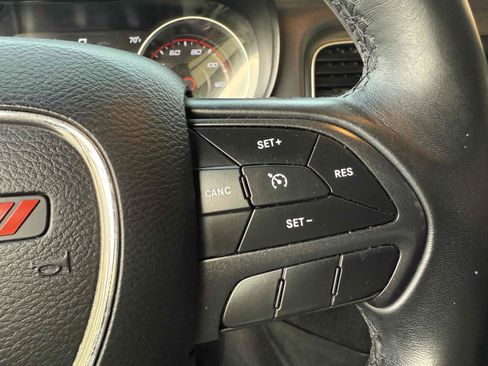 Used 2019 Dodge Charger SXT image 37